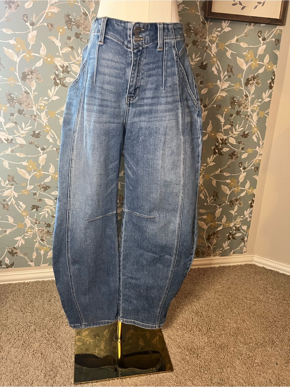Risen Mid-Rise Ankle Barrel Jeans size 7/28 - Picture 3 of 11